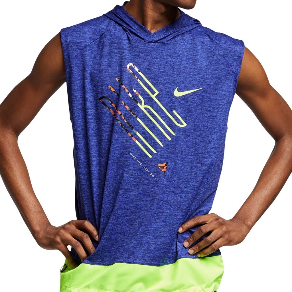 Solera Nike Deportiva con Capucha
